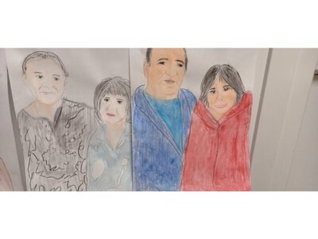 Выставка рисунков "Мои бабушка и дедушка"